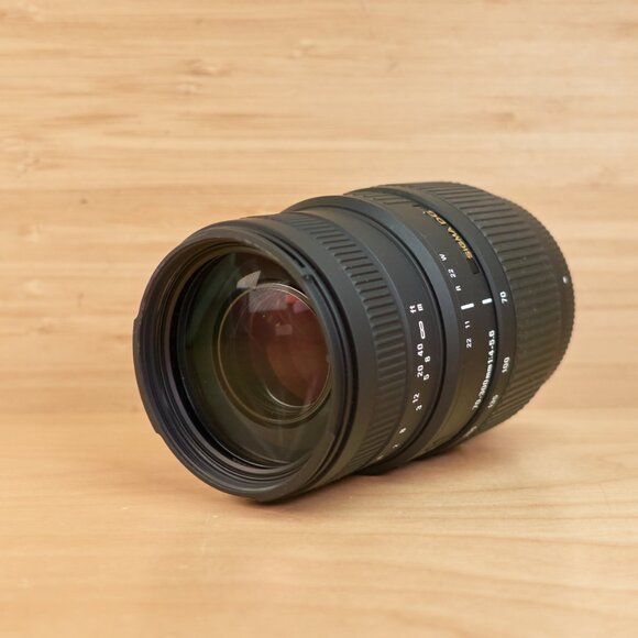 Sigma 70-300mm f/4-5.6 DG / Macro Telephoto Zoom Lens / Nikon Mount / Made Japan - Picture 1 of 9